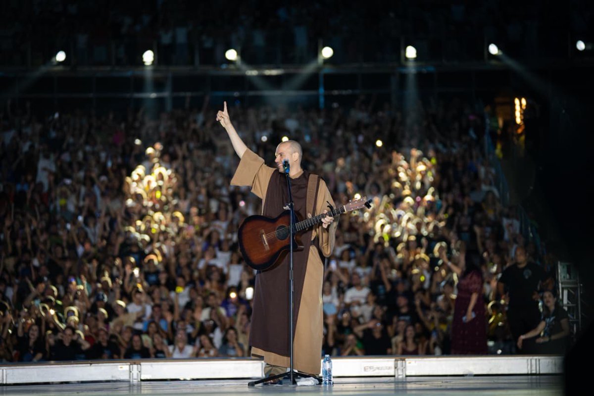 FreiGilsonCMES's tweet photo. Ontem show no estádio do Mineirão em Minas Gerais. Foi um dia incrível no Cristo é o Show. https://t.co/fEFsR4yUlb