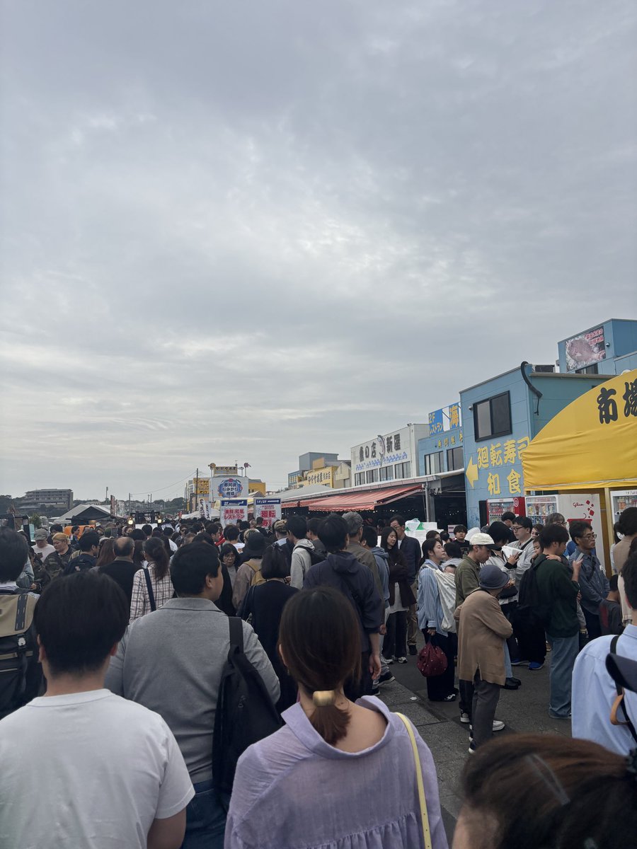 chatacosan's tweet photo. 去年のリベンジで茨城までお寿司連れてってもらった🍣
1時間半ぐらい並んだけど本当に並ぶ価値ありまくりですっ❕
なまくんありがと〜🫶🏻

写真撮ったつもりでこれしか撮ってないの悲しすぎる。 https://t.co/l3PFiKnaOA
