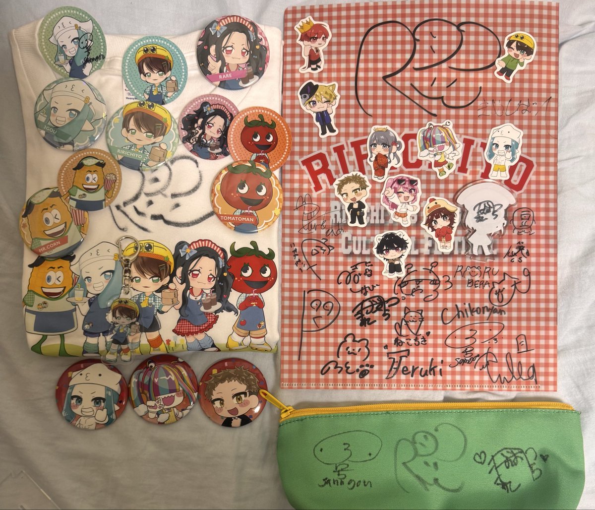 NEH5969's tweet photo. #りりちよキッチンカー
イベントお疲れ様でした！
最後までいてなんか名乗ってた豆しばです！
話しかけてくれた方々も感謝です！🥹🙏🏻
動画班の皆様サイン、写真ありがとうございました！🥰
フード全部買ってたこともありこぼしたりしてしまって迷惑かけてすみません！🙇‍♂️
でも全部美味しかったです！😋 https://t.co/MMg11YMXvg