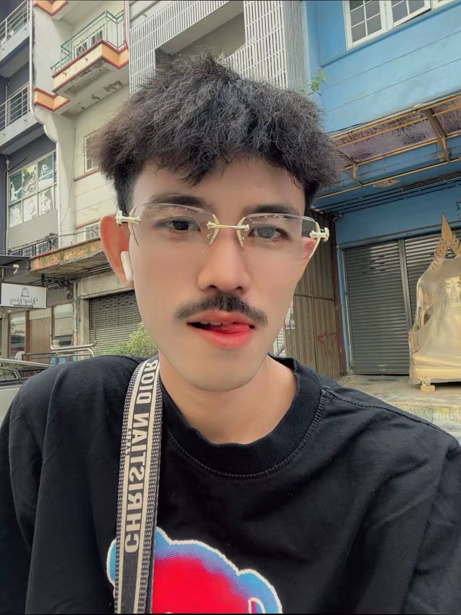 กลอฟ ฟี่ฟี่ (มันทุกเม็ก) tweet media