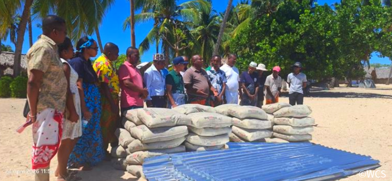WCS_Mada's tweet photo. In April, we supported Nosy Mitsio in the Northwest marine landscape by donating roofing sheets and cement to help renovate the Bevaoko school.
This contribution creates safe learning spaces where children thrive, linking education and conservation.
#ConservationEducation https://t.co/Xi5sBGlgAv