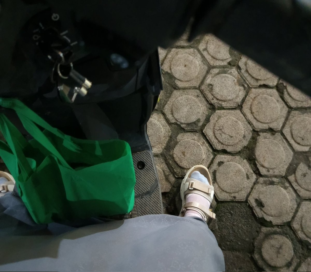 naaddyaas's tweet photo. Aku tidak pernah meminta yang paling indah di mata manusia https://t.co/dv2Xmg0zme