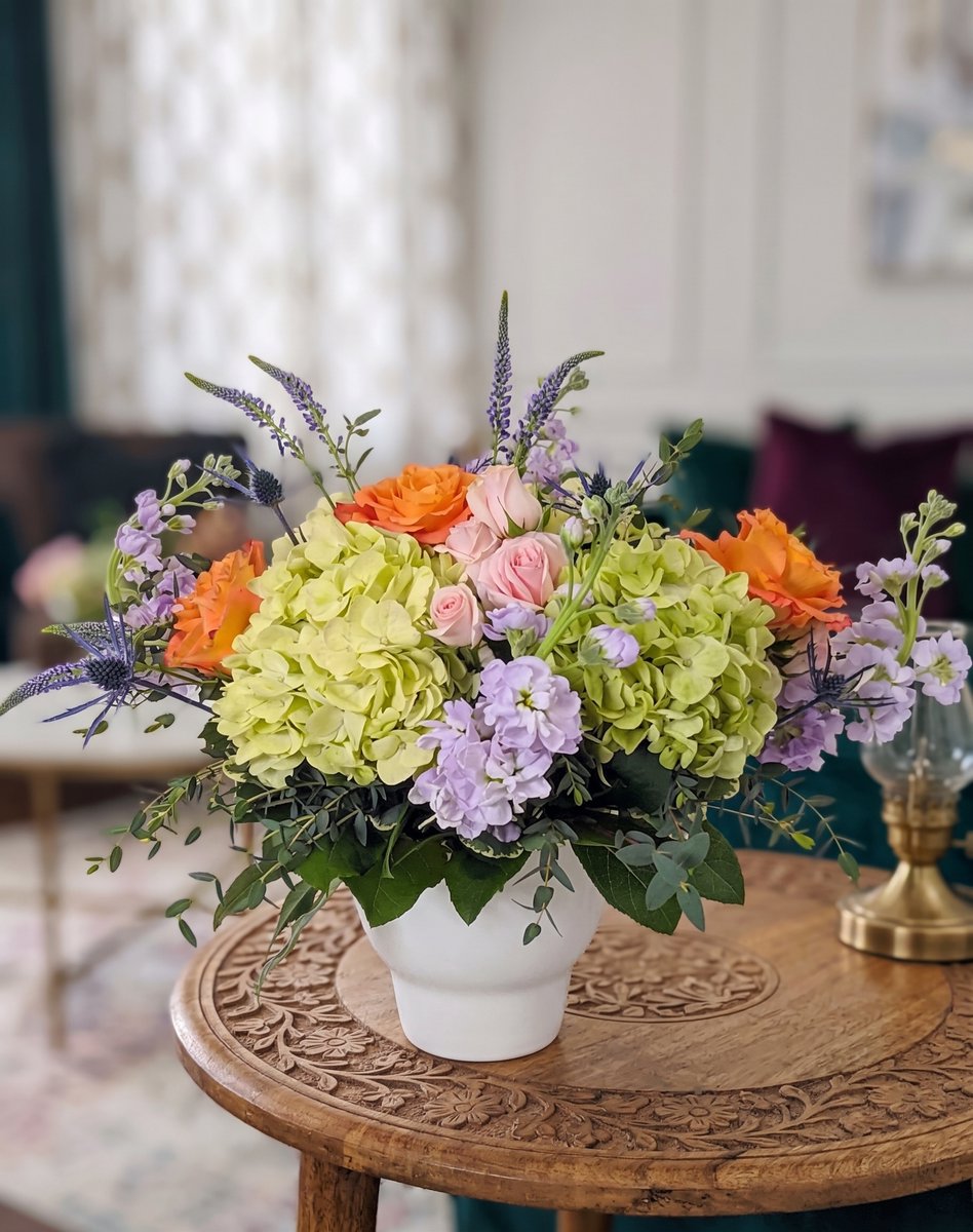 inbloomtx's tweet image. Show Mom she’s truly cherished with Adore. 💜
This masterpiece features lush hydrangeas, pink spray roses, and orange blossoms with modern pops of blue thistle.🏵️🌿The perfect Mother’s Day gift. 💐🧡

#MothersDay #Adore #CelebrateMom #FreshFlowers #DFW #InBloom #ShopLocalDallas