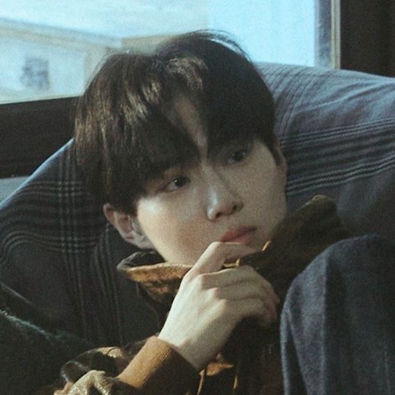 러스 tweet media