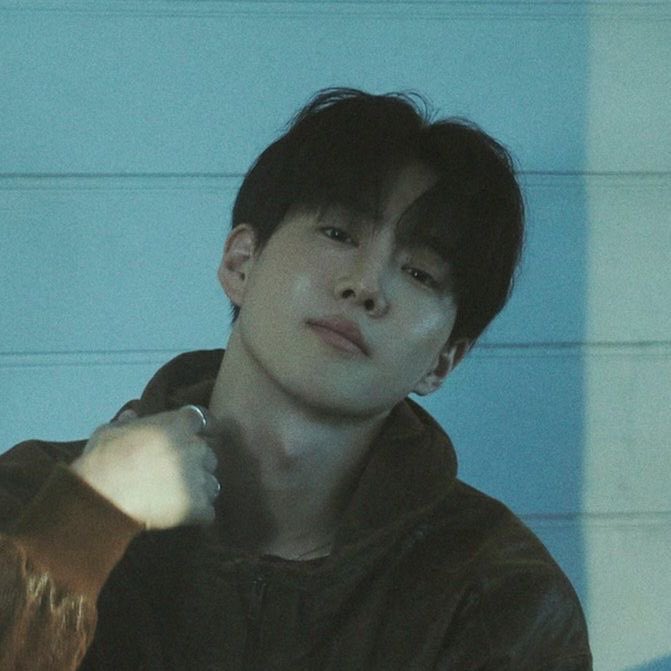 러스 tweet media