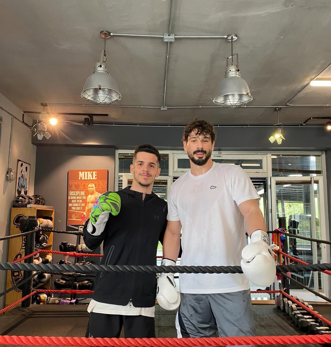 bestofdcaktas's tweet photo. Boks antrenmanından #DenizCanAktaş 🥊 https://t.co/H2lqm2Be3t
