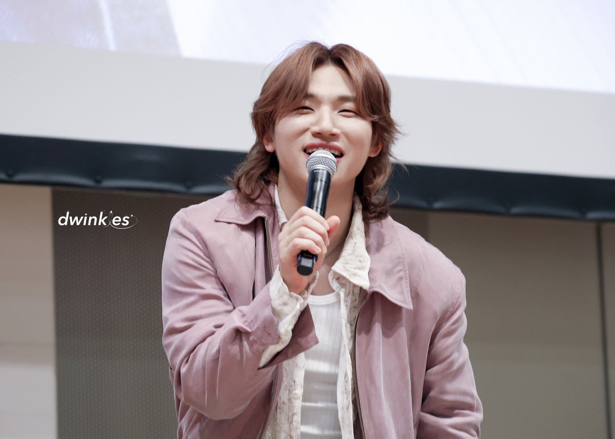 dwinkles426's tweet photo. 260429 XIMU FAN SIGN EVENT

🍒🎤
#대성 #DAESUNG #DLITE 
#ximu @ximu_official
@d_lable https://t.co/6HqjTwVWO6