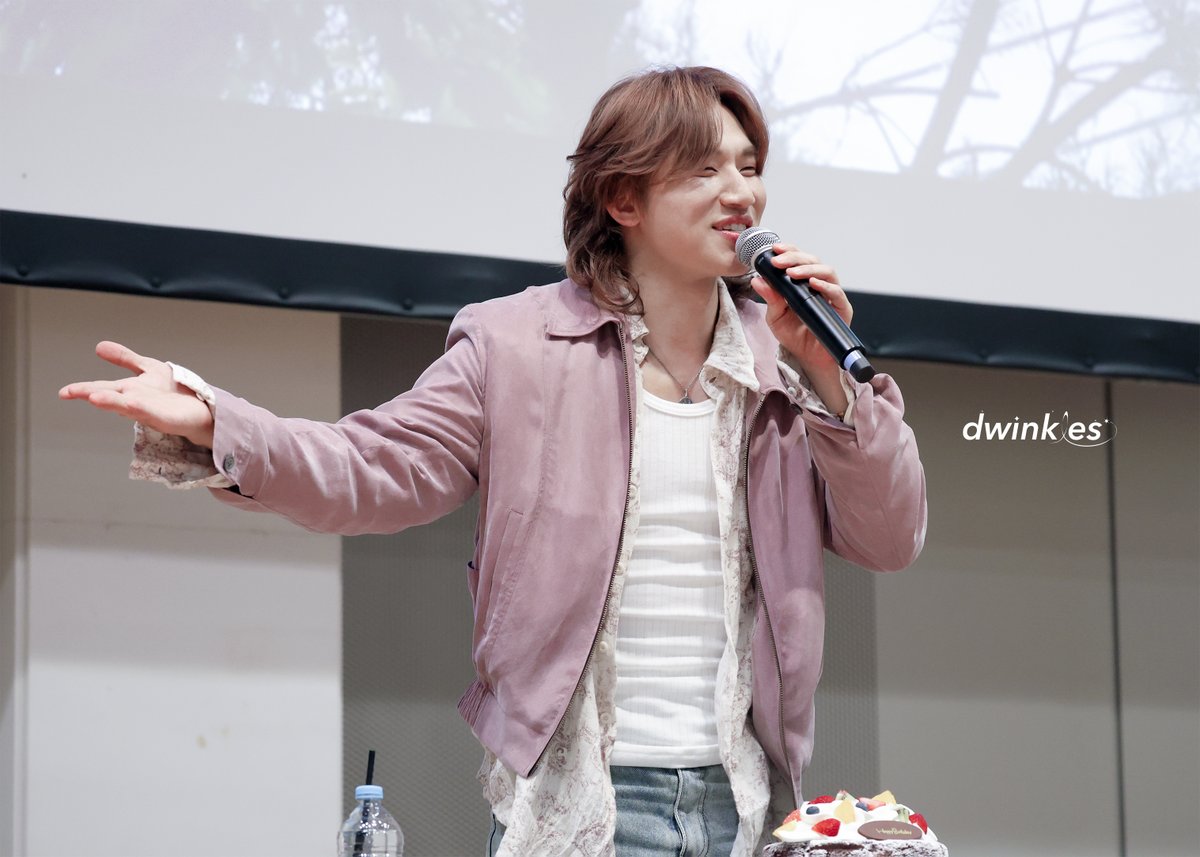 dwinkles426's tweet photo. 260429 XIMU FAN SIGN EVENT

🍒🎤
#대성 #DAESUNG #DLITE 
#ximu @ximu_official
@d_lable https://t.co/6HqjTwVWO6
