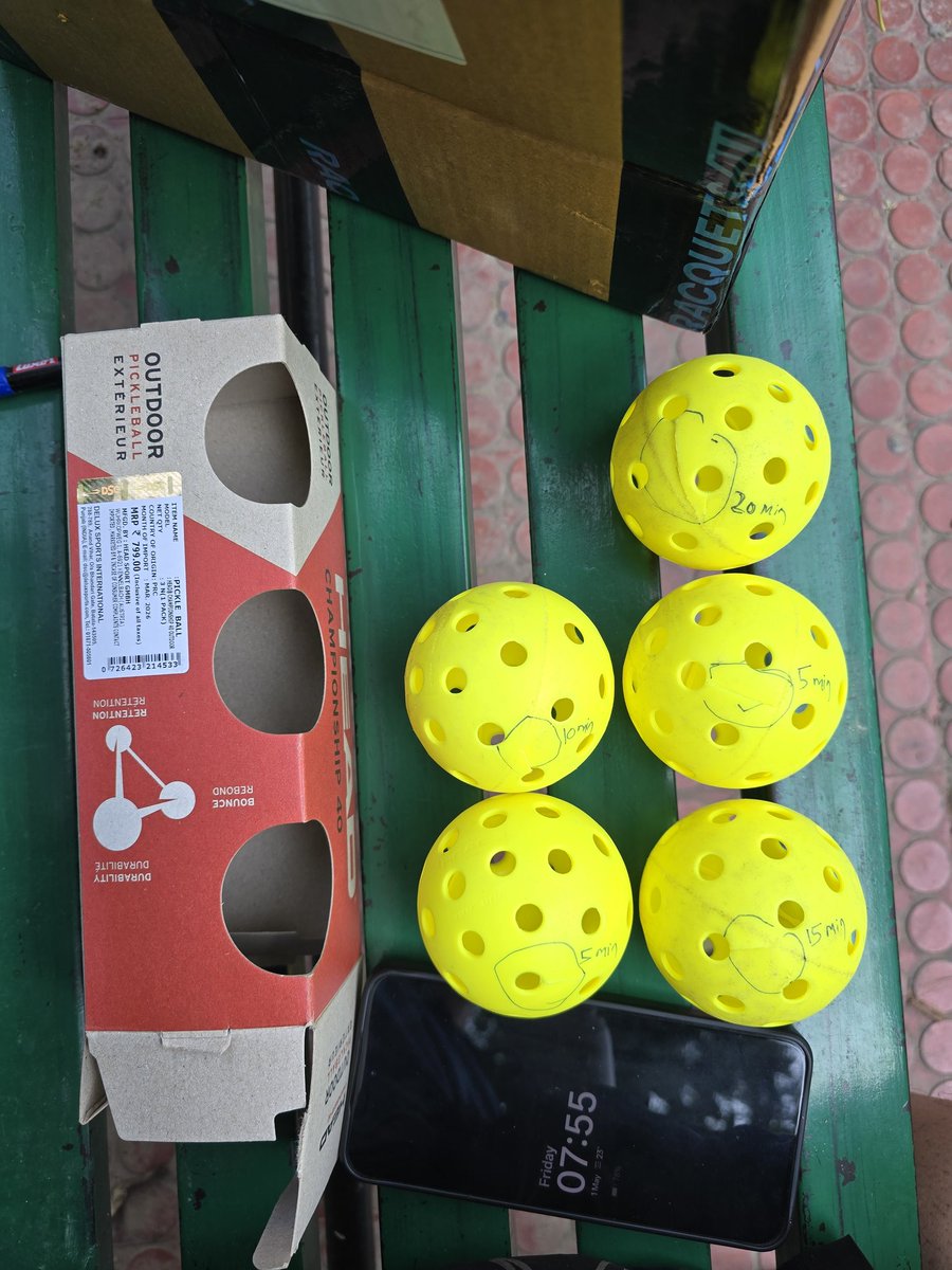 MANIJAIN9211's tweet photo. @PicklebalOutlet ##headpickleball @head_tennis 
#Head Brand Pickleballs are getting cracked in 15 min of play. 04 ball set [12 balls] cracked , waiting for response from #Head https://t.co/PvORESVwVm