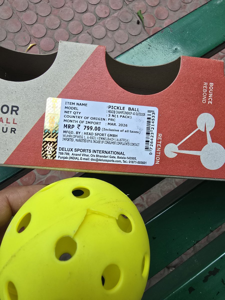 MANIJAIN9211's tweet photo. @PicklebalOutlet ##headpickleball @head_tennis 
#Head Brand Pickleballs are getting cracked in 15 min of play. 04 ball set [12 balls] cracked , waiting for response from #Head https://t.co/PvORESVwVm