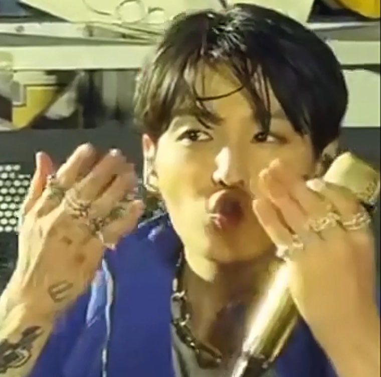mj⋆✮ tweet media