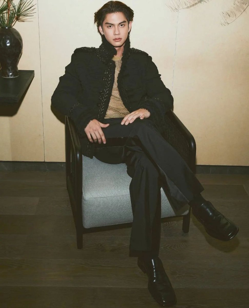 PNengBrightvc's tweet photo. "สร้างประวัติศาสตร์เป็นศิลปินชายไทยคนแรกที่ร่วมงาน Met Gala ในปี 2024"
ตำนานเล่าขานสืบไป
#bbrightvc https://t.co/3QqFcs7qIX