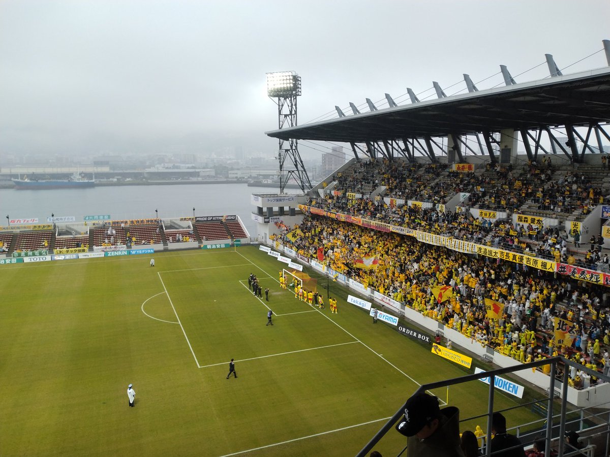 u1take's tweet photo. ギラヴァンツ北九州のホームゲーム 大分戦
大雨の中、8800人の観客！
大分サポのおかげ！
九州ダービーはイイ！

河辺選手の先制のあと、大分に追いつかれ、吉原選手の勝ち越しゴールで、北九州が2-1で勝利！

前線の選手のゴールはチームとして大事
でも推しの選手が活躍するのが、一番ではある。笑 https://t.co/VwBidIHk8n