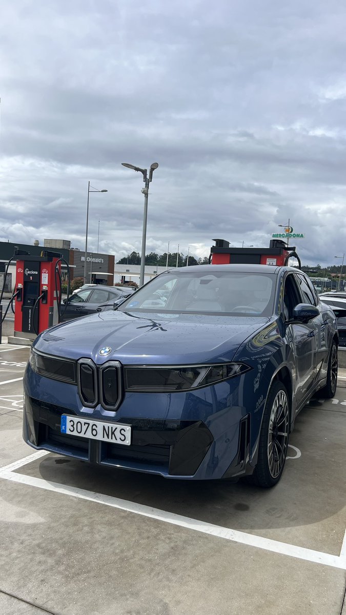 foroelectricos's tweet image. Iniciamos una prueba de autonomía muy especial. La del BMW iX3 👇

✅BMw iX3 50
✅108 kWh de batería
✅recorrido a 120 km/h entre el 100% y el 5% 🔋
✅ temperatura exterior 11 grados

¿Que autonomía y consumo lograremos?

#bmw #bmwix3 @BMWEspana
