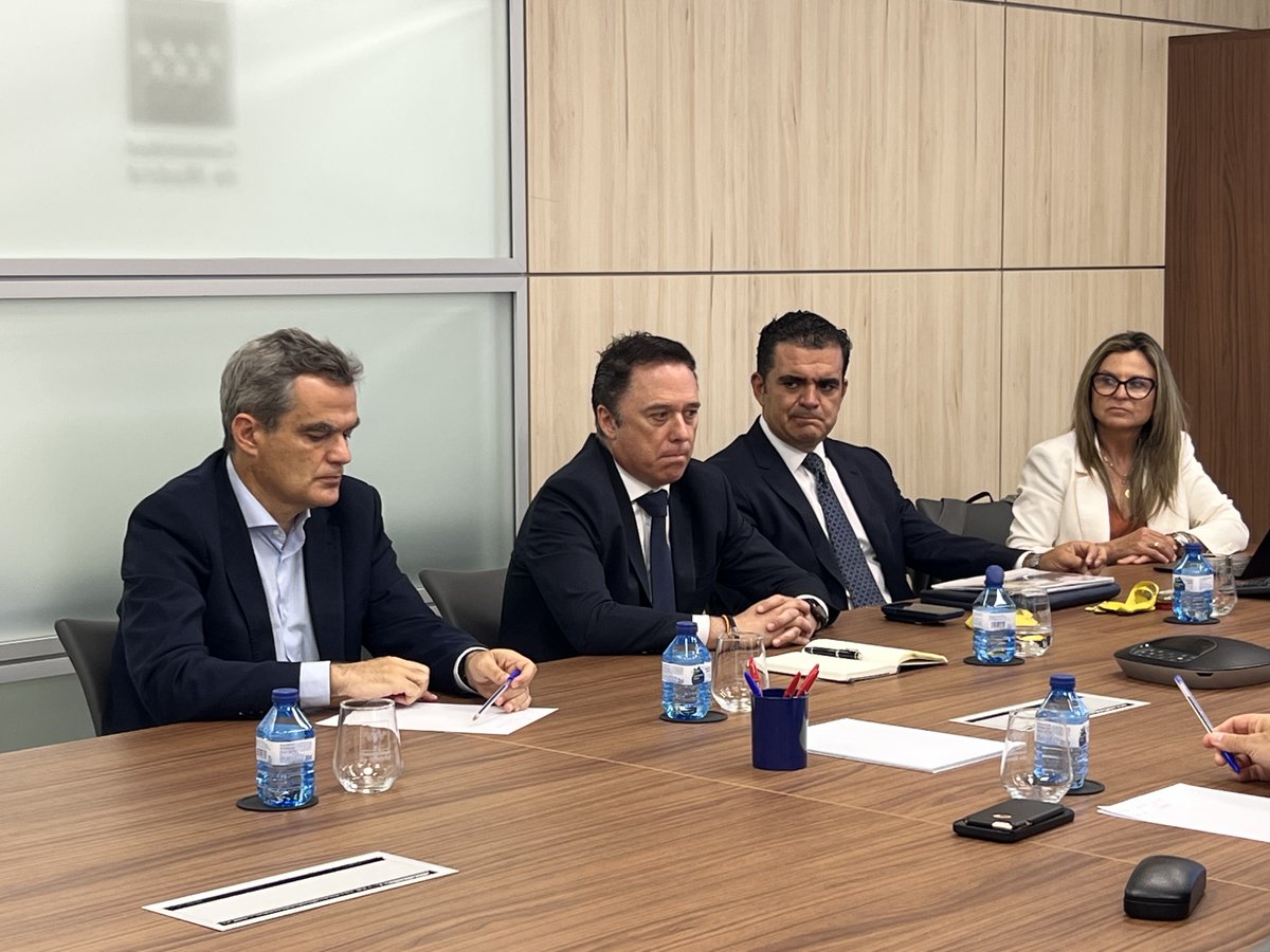 MLopezValverde's tweet image. He mantenido una reunión muy enriquecedora con @Kyndryl sobre cómo la #tecnología debe evolucionar para ser más robusta, inteligente y gobernable.

Hemos hablado de #IA agéntica, resiliencia operativa y ciberseguridad, plataformas de ingeniería y observabilidad y genómica.