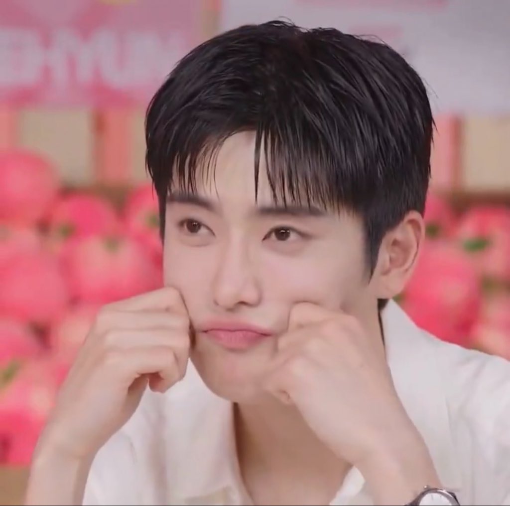 jaehyunlooped's tweet photo. peachy cheecks 🍑 https://t.co/hgmnBjvTIh