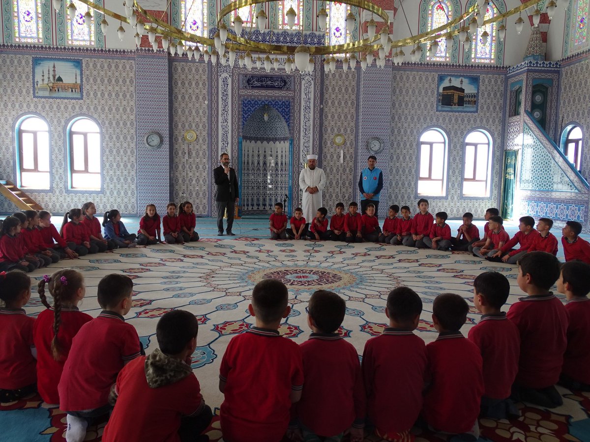 HavranIlcemem's tweet photo. “Çevreme Duyarlıyım Değerlerime Sahip Çıkıyorum (ÇEDES)” Projesi kapsamında yıl sonu etkinliklerinin ilk programı Veysel Karani Camii’nde gerçekleştirildi.
https://t.co/rUfWMunfOp
@balikesirmem
@HavranIlcemem https://t.co/tXdqXbo9y2