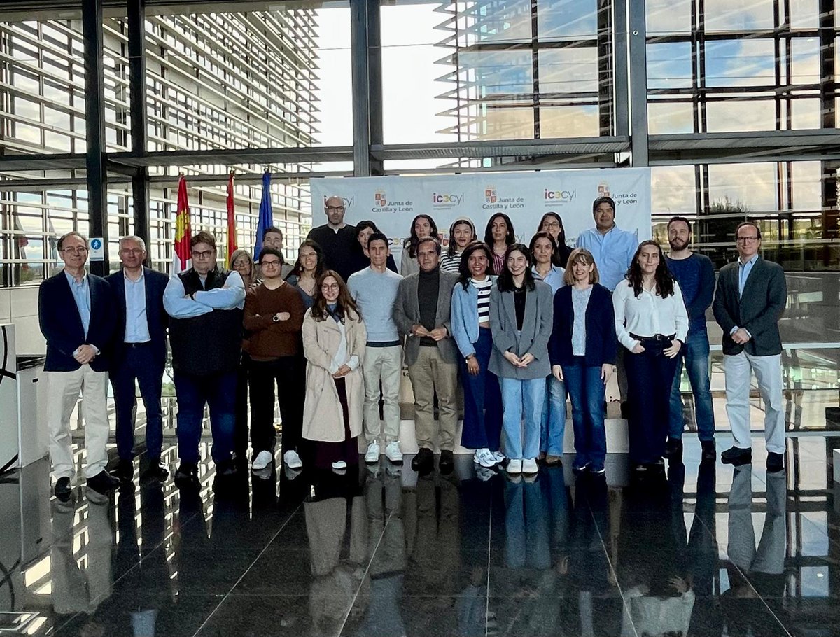 empresasjcyl's tweet photo. 🎓 Arranca la XIII edición de #GESTIDI, el programa de formación de gestores de I+D+i de la @jcyl, inaugurada por @Guscobos, director general de #ICECYL
👉36 alumnos que tras su formación dirigida por @CEUCYL , reforzarán el ecosistema de #Innovación de #CastillayLeón
#RIS3CyL https://t.co/UG1oXz61rr