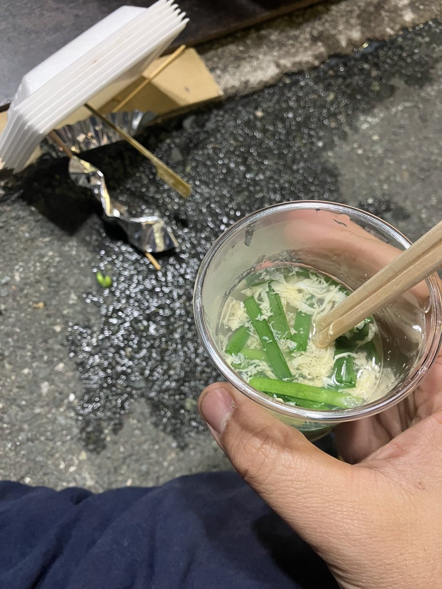 浜松まつり2日目町内の夜練り。
昨日の大雨よりはマシだけど風が強くてクソ寒い。
寒すぎてあったかいスープがとても美味しい。