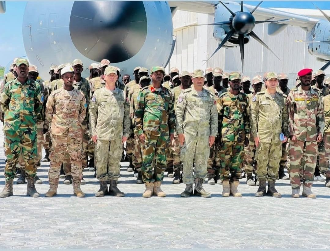 Somalieye122's tweet image. #Update: Turkish military aircraft that landed in Mogadishu on Sunday and Monday transported members of Somalia’s 33rd brigade, who were sworn in a day earlier in the capital, for advanced commando training in Turkiye.