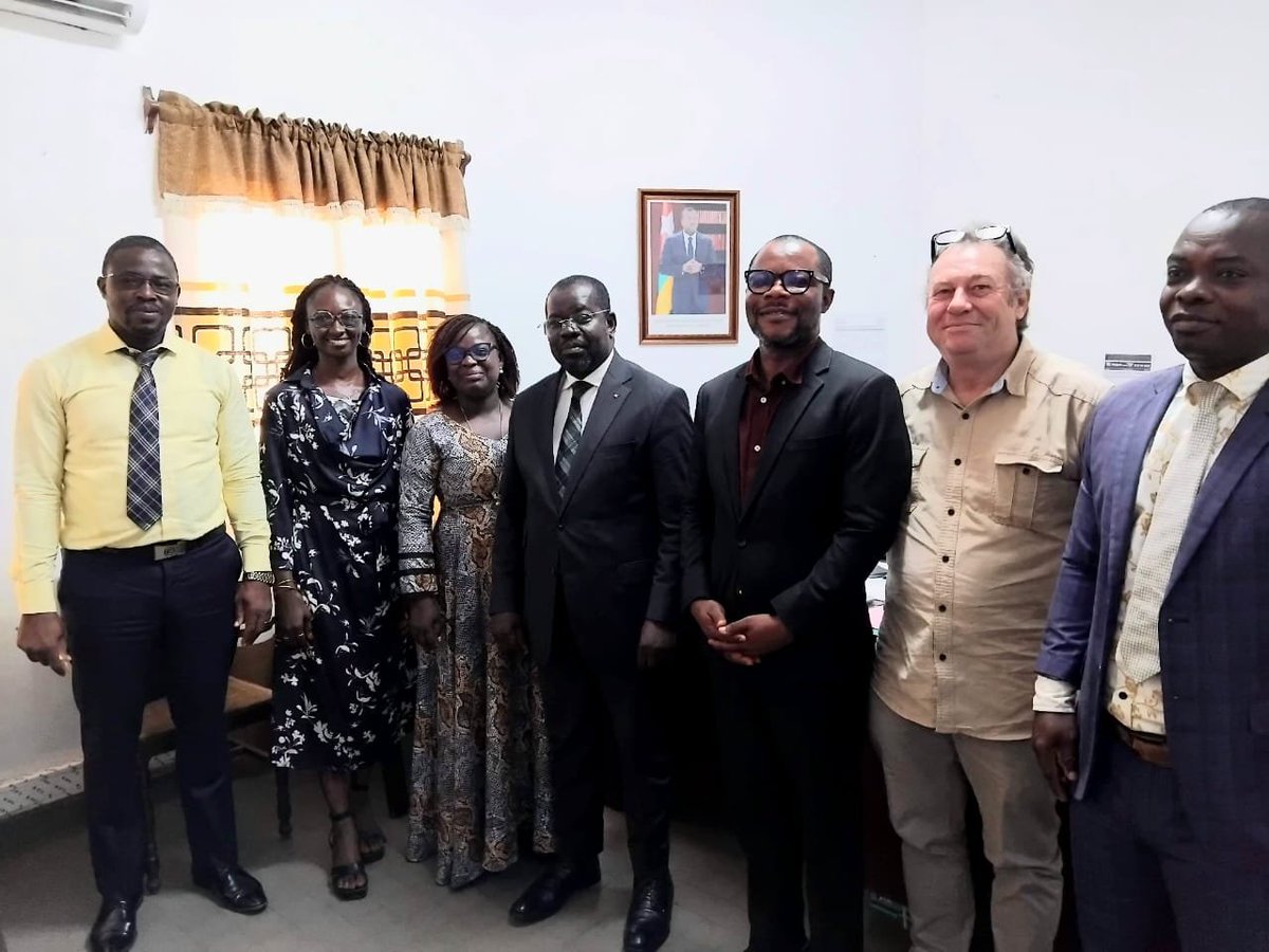 RONGITO_TG's tweet image. Le nouveau CA du RONGITO a été reçu en audience le 28 avril 2026 par M. Firmin Ptangme PEKETI, Directeur des Organisations Internationales du Ministère des Affaires étrangères, de la Coopération, de l’Intégration africaine et des Togolais de l’extérieur.

#RONGITO #Togo #dialogue