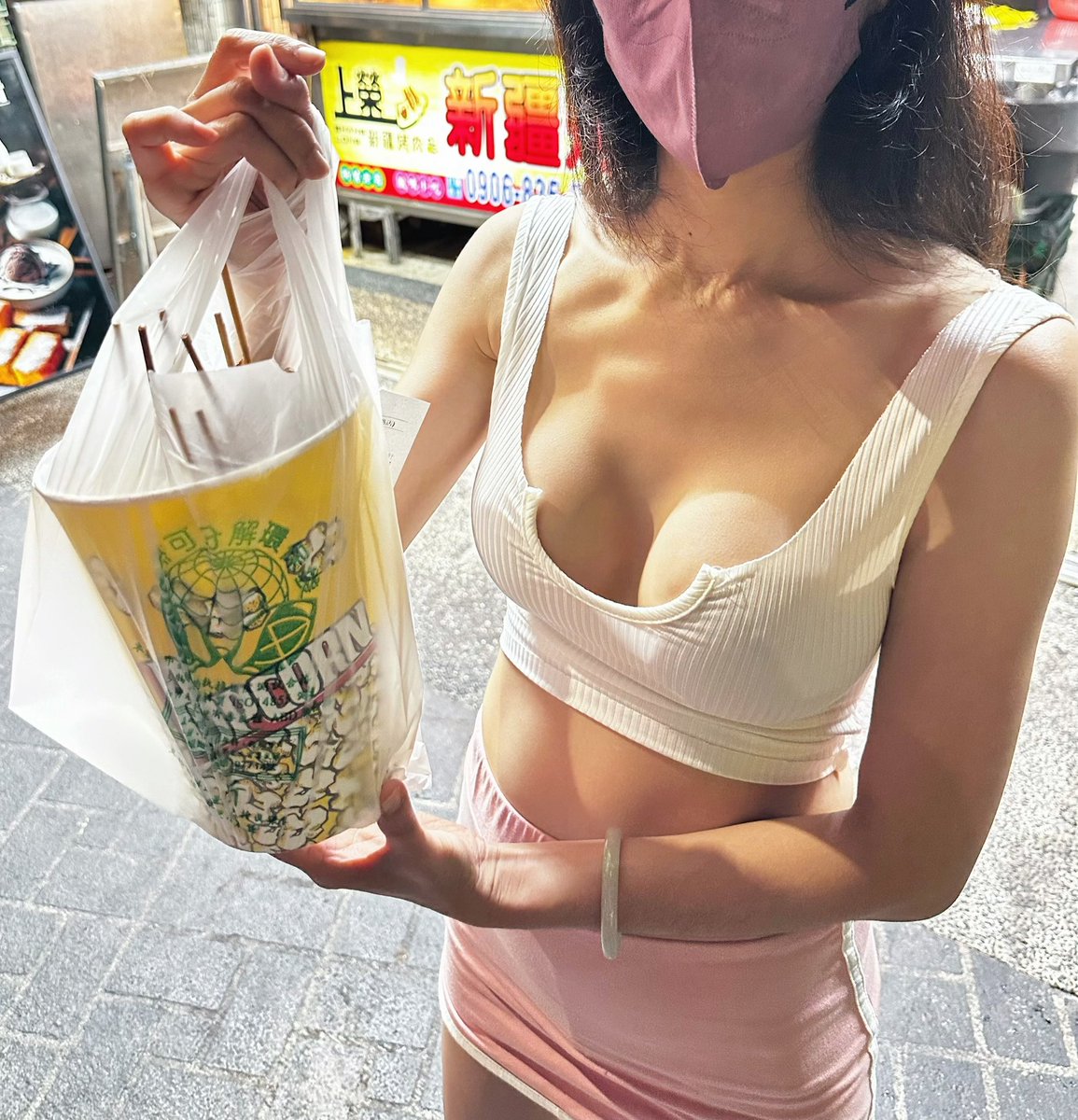 巨乳人妻 小E（嘉義夫妻） tweet media