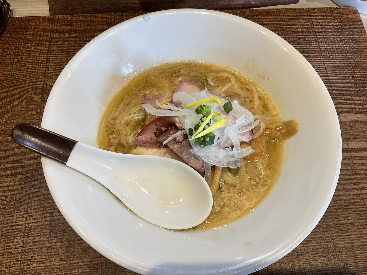 『つくばらーめん 鬼者語 -オニモノガタリ-』@茨城県つくば市
「鶏と水(醤油)(特製盛り)」
「鶏と水(濃厚)」

どちらも美味しかったです。
特に「鶏と水(醤油)」がめちゃ美味しかったです。