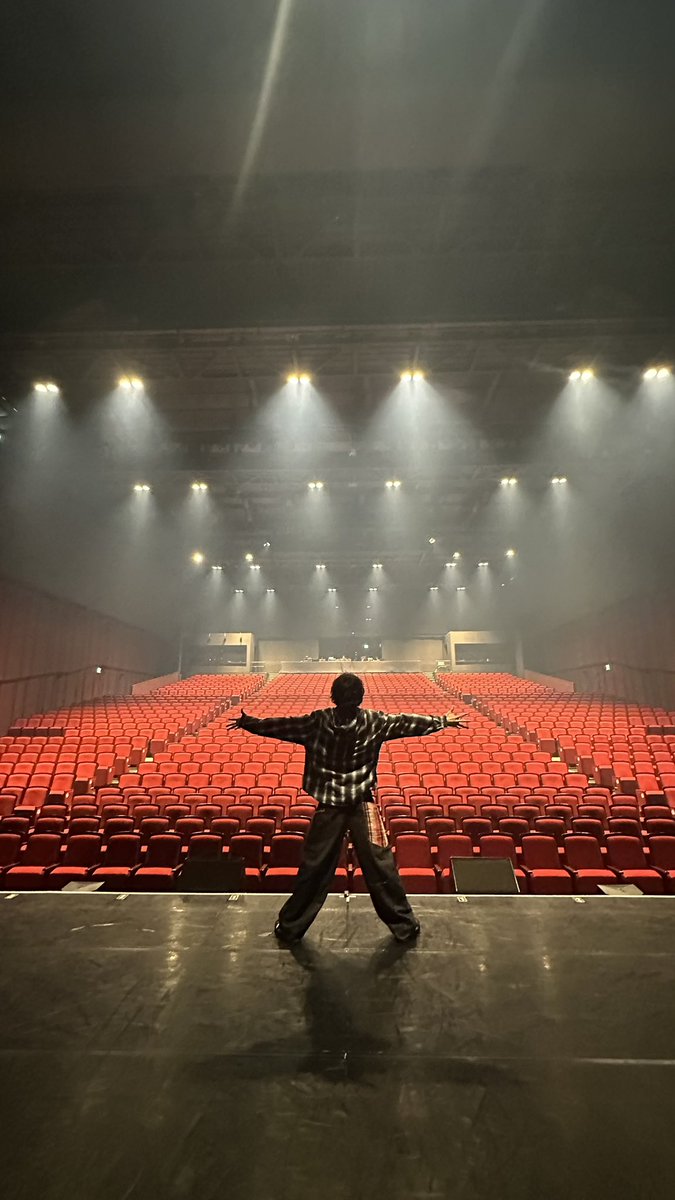 11__koki__19's tweet photo. 『ダッドシューズ2026』
5/4(月)大阪大千穐楽、無事終演いたしました。
話したいことがありすぎて、100%文字数過ぎるので、端的に。
本当にこのカンパニーとダッドシューズを愛している方々が大好きです。
僕はこうやって文を書いている���も泣きまくっています…笑
落ち着いたら思い出沢山投稿します🫰🏻 https://t.co/E6WyoGTAao