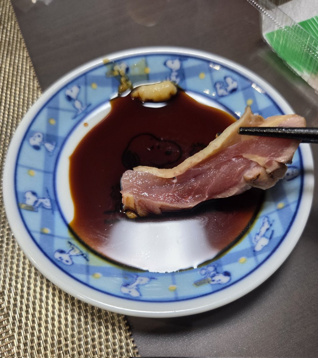 鶏のたたきうまうま。
こう見たら魚にも見えなくは。ないか
