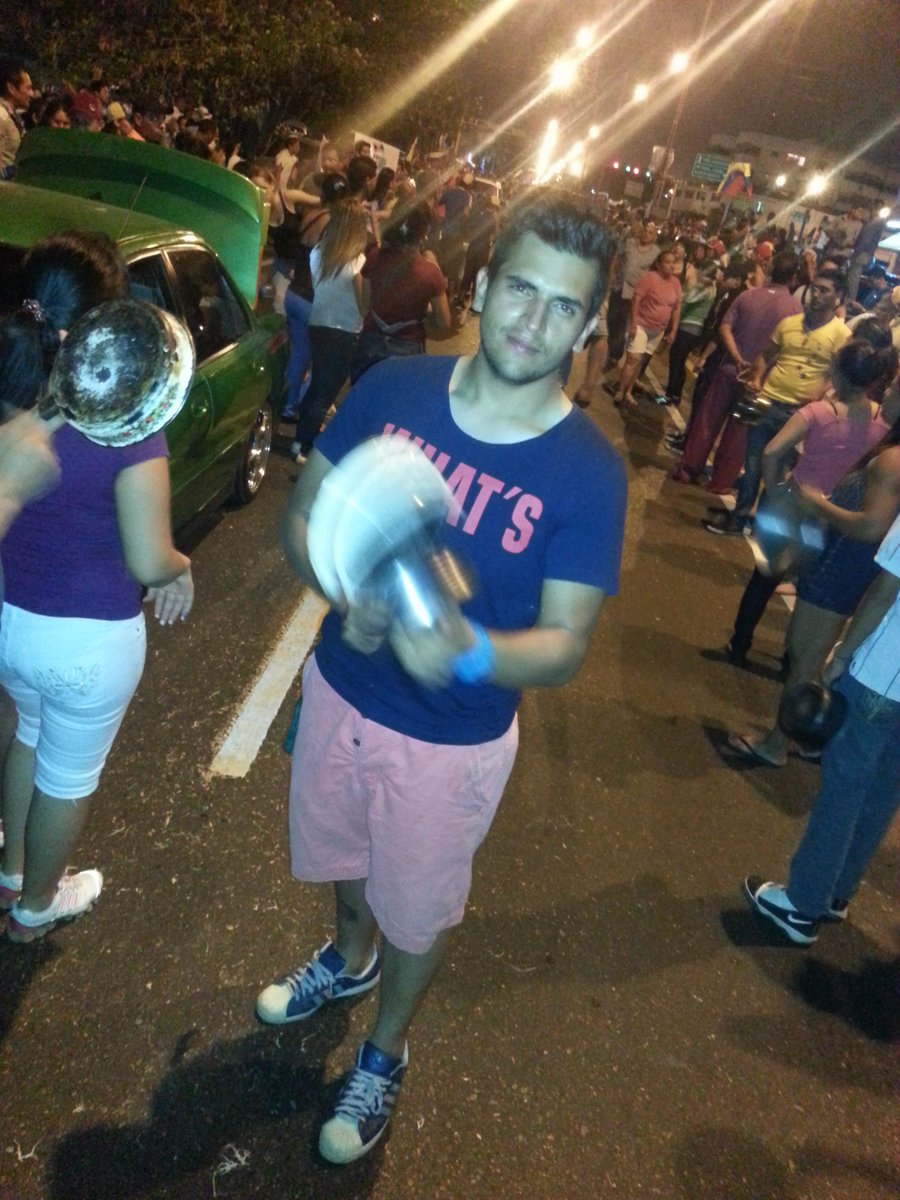 visualjaime's tweet photo. Supéralo, perdonanos y vente. 

La dictadura no fue capaz de garantizar el bienestar de todos, sólo para sus seguidores. En Venezuela existe una fuerte discriminación política. https://t.co/mGf2AWFmQL