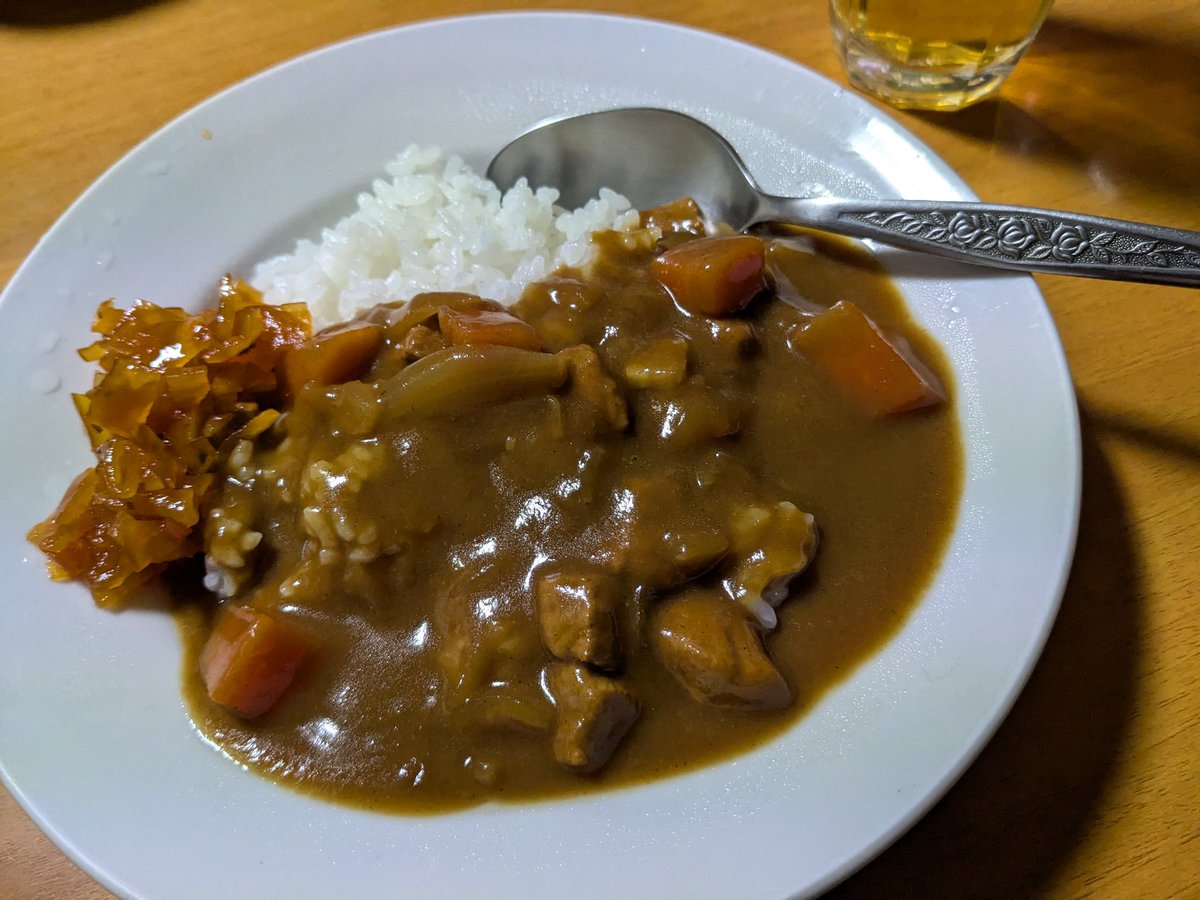 odeKO_5's tweet photo. 40年以上経っても変わらないカレーライスの時のお皿とスプーン(笑)
実家ってすごい。
#お腹ペコリン部 https://t.co/uvOeBVhsPL