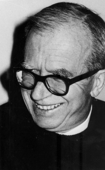 ga_devitto's tweet photo. Hoje é aniversário de falecimento de Cornelio Fabro, um dos maiores pensadores da história recente.

Fabro foi central para o autêntico ressourcement do tomismo contemporâneo mediante a renovação da metafísica, da antropologia e da teoria do conhecimento a partir do diálogo entre a obra de Santo Tomás e os grandes debates modernos.

Pensador claro, profundo e original, sua obra conta com mais de 40 volumes filosóficos, teológicos e espirituais de altíssima relevância. Tudo indica que também foi um santo sacerdote.

Trata-se, realmente, de um farol a iluminar o pensamento cristão nestes tempos em que carecemos tanto de referências que transmitam a unidade entre vida intelectual, ortodoxia doutrinal e santidade de vida.