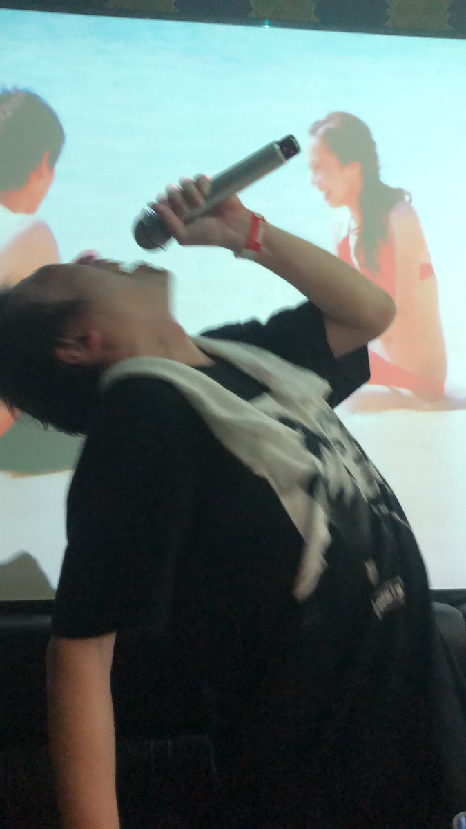 文フリ恒例、疲れ顔の連雀ミオ😂
しかし、この場でご来場や出店の皆さんと会えるの本当に嬉しくかけがえなく、今回も本当にありがとうございました！日々のポストのいいねや、リポストも感謝しております！

打ち上げはまさかのカラオケ…文フリ後にカラオケ…我々は斬新で完璧なコースを完遂した！