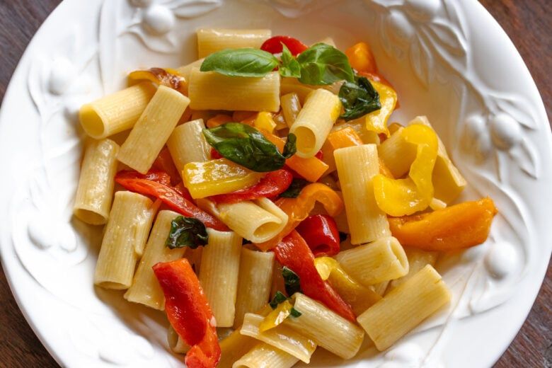 giangiskitchen's tweet photo. Simple pasta, big flavor ๐โจ
Roasted peppers + garlic = perfection.
https://t.co/dqeF4CHXfe
#PastaRecipe #EasyDinner #ComfortFood #ItalianInspired #GiangisKitchen #WeeknightMeals https://t.co/GCnsVtvLPN