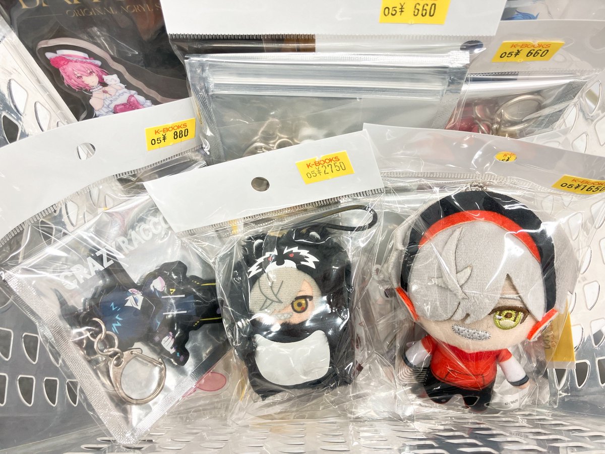 入荷情報】 CrazyRaccoon 缶バッジやアクキー、アクリルスタンドなど