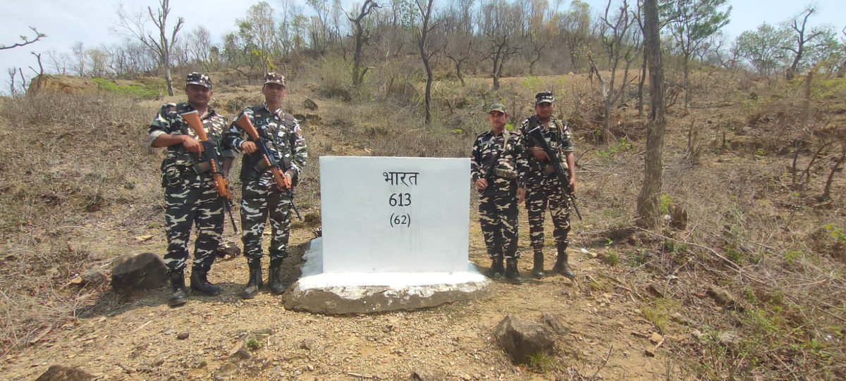 9BnSSB_INDIA's tweet photo. “स्पष्ट सीमा, सुरक्षित देश”
सीमा स्तंभों की सटीक जांच से सीमाओं की स्थिति पूरी तरह सुव्यवस्थित।
#SSB_INDIA
#SSBSHQGKP
#SSBFTRLUCKNOW #BorderCheck
#SeemaSuraksha
#NationFirst
#OnDuty https://t.co/0Ow2JZzohf