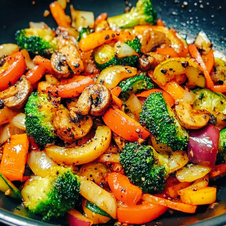LabMariam48488's tweet image. Colorful, crunchy, and full of goodness 🥕🥦🌽
A simple mixed vegetable dish that brings both flavor and nutrition to your plate.

#MixedVegetables #HealthyEating #EatClean #FoodieLife    #SimpleMeals