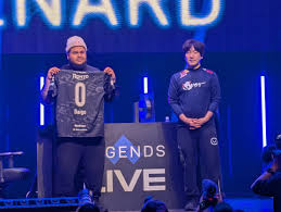 aigare01's tweet image. 【ウメハラ vs MenaRD】が終わって。
ふーど「梅原敗戦。ここからリベンジの流れを作らない日本勢は判断を誤っている」

これはほんとその通りで、
あの獣道からもう少しで一週間、
もうあの一戦の存在がが風化しようとしてる。
こりゃウメハラが負けたからに他ならない。