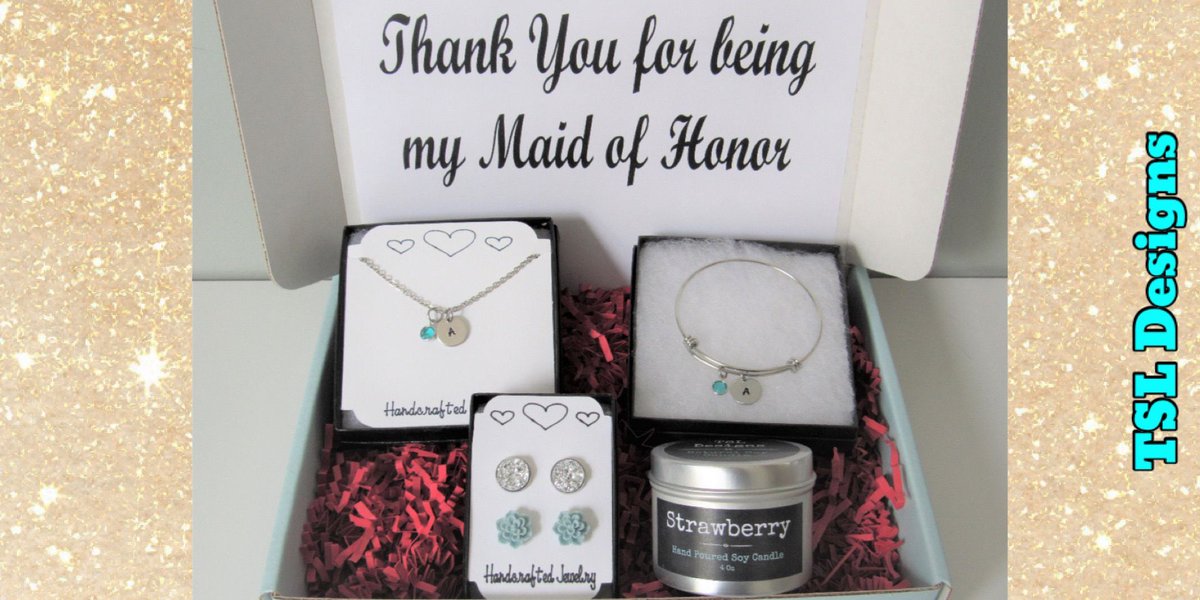 bythebeach1214's tweet image. This Maid of Honor gift box is filled with thoughtful touches—an initial necklace and bracelet, gorgeous succulent and silver druzy stud earrings, and a hand-poured soy candle.
Shop here: etsy.com/listing/991433…
#MaidOfHonorGift #BridalPartyGifts #Wedding #ThankYouGift #EtsyFinds