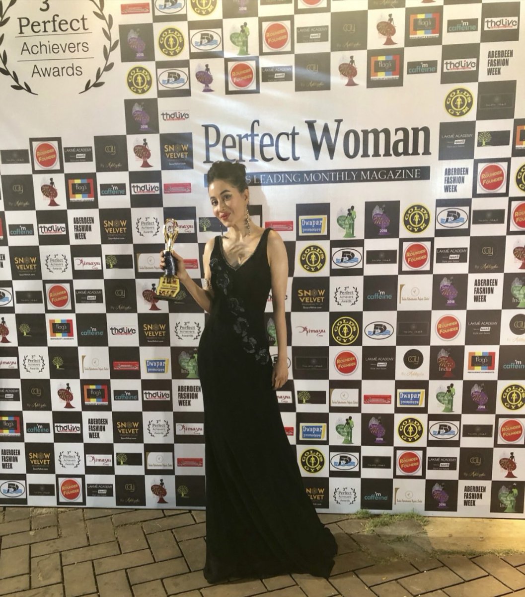 mreenaldeshraj's tweet image. A WOMAN WHO KNOWS HER WORTH IS A DANGEROUS AND BEAUTIFUL FORCE❤️
:
Pretty woman magazine ( award)❤️
:
#prettywoman #magazine #award #mreedazzle #mreenaldeshraj ❤️