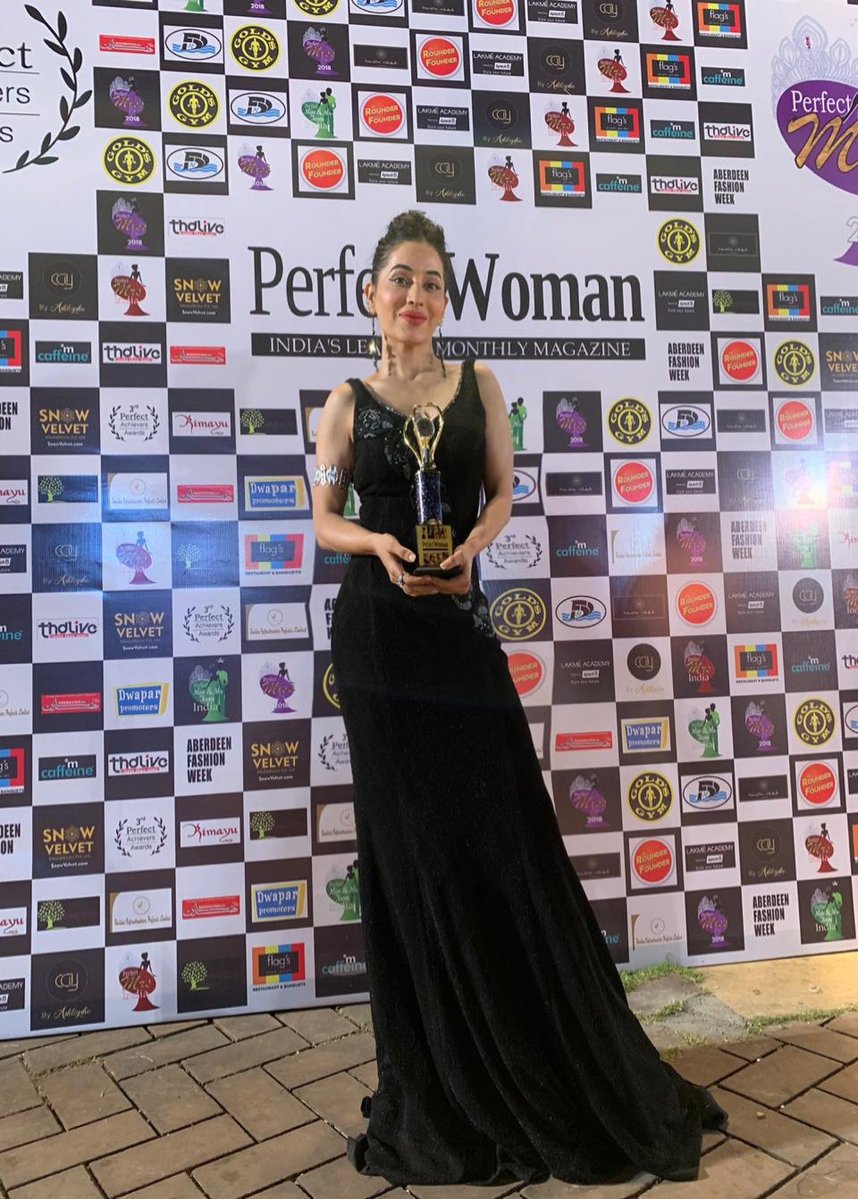 mreenaldeshraj's tweet image. A WOMAN WHO KNOWS HER WORTH IS A DANGEROUS AND BEAUTIFUL FORCE❤️
:
Pretty woman magazine ( award)❤️
:
#prettywoman #magazine #award #mreedazzle #mreenaldeshraj ❤️