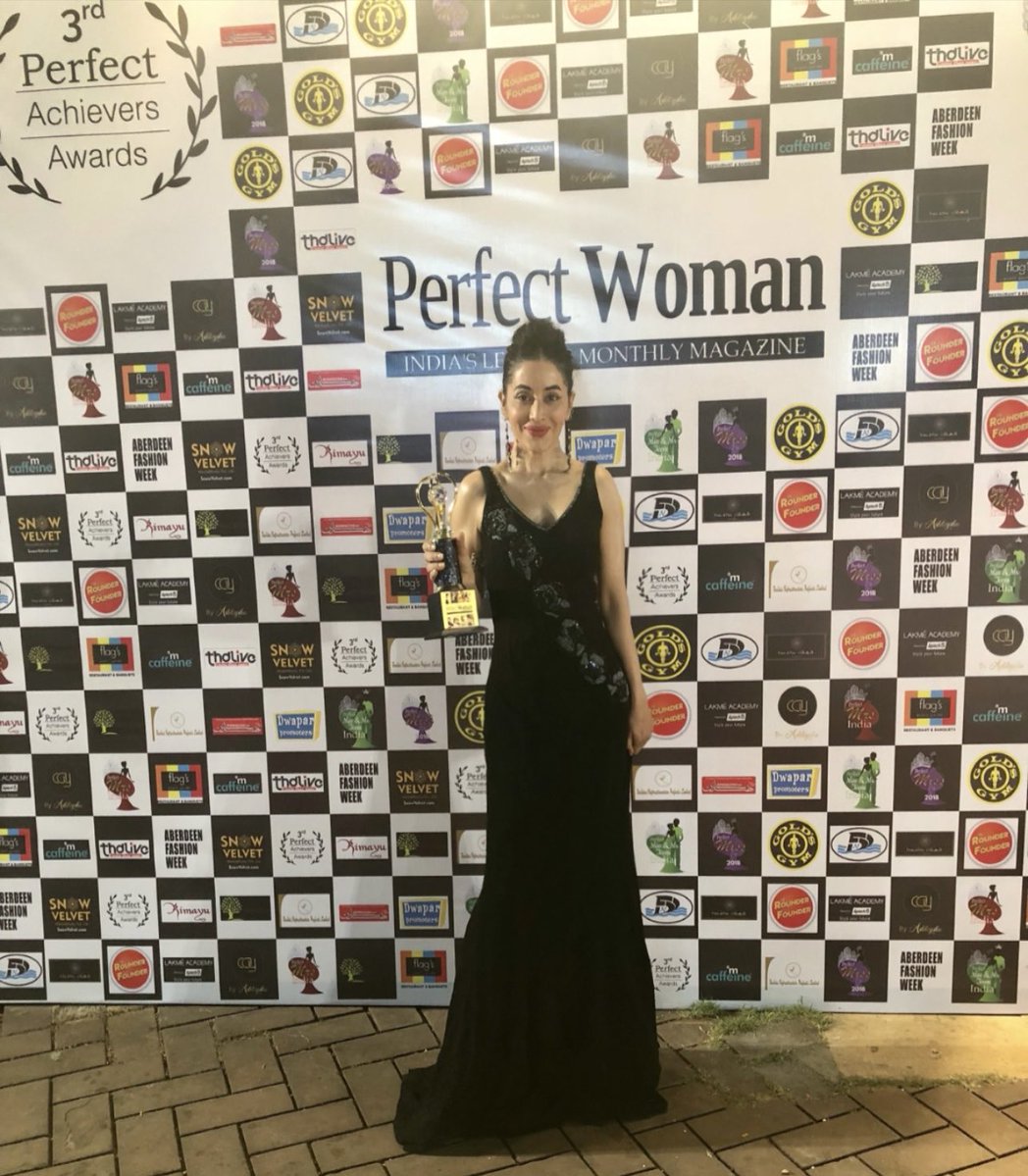 mreenaldeshraj's tweet image. A WOMAN WHO KNOWS HER WORTH IS A DANGEROUS AND BEAUTIFUL FORCE❤️
:
Pretty woman magazine ( award)❤️
:
#prettywoman #magazine #award #mreedazzle #mreenaldeshraj ❤️