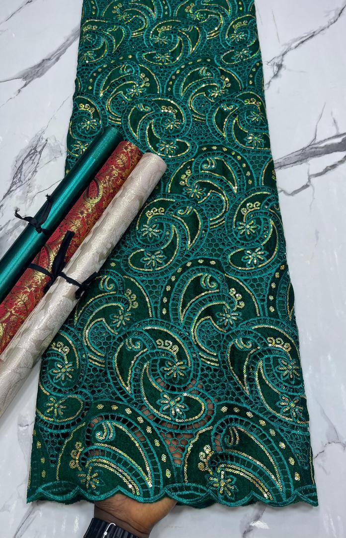 badmus_ide81686's tweet image. Good afternoon my beautiful people ❤️ 😍 kindly hlp your girl RT 🙏 
75k for 5yard 
velvet lace with cord embroidery 👌🌹
location is Lagos ibadan Nationwide delivery 
#Eidcollection #23daystoileya @retweets_9ja @_Abdulakeem_ @Muhd_yelloww @BlessedMumina @KhadijaBashirs2