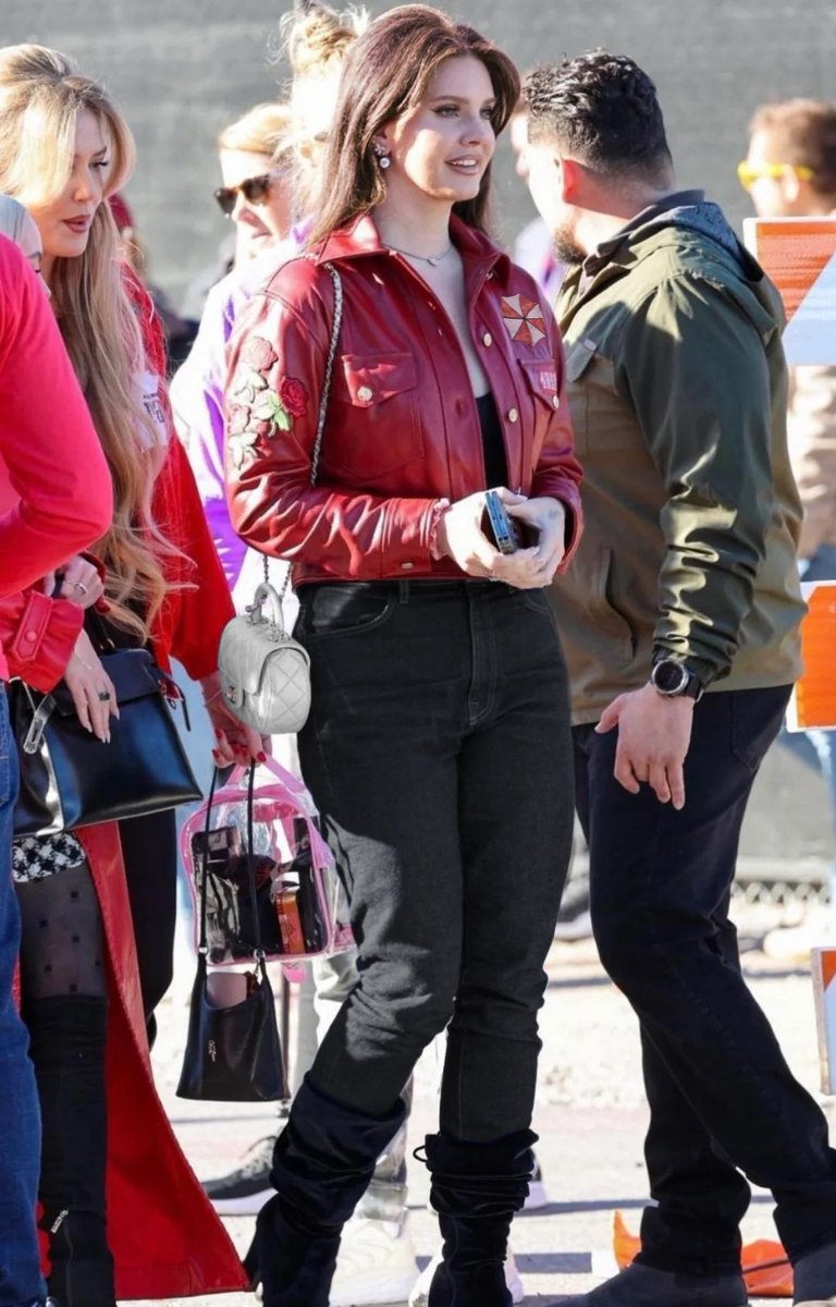 The time Lana Del Rey cosplayed as Claire Redfield for Comic Con in 2019.

It being mostly Rev 2 Claire too... her taste.