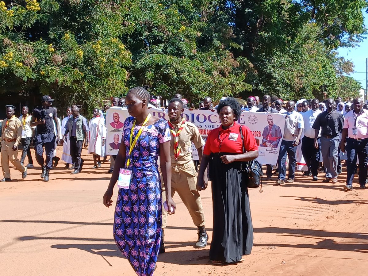 RadioPacisGulu's tweet photo. GANAL Prayer Peace Week kicks off in Lira City at Lango College Grounds, bringing faith leaders and believers together under the call for peace.
 Bishop Santus Lino Wanok led the opening.

📷 Ambros Okai

#PeaceWeek  
#GANAL 
#RadioPacisNews https://t.co/ak7GmhJGmw