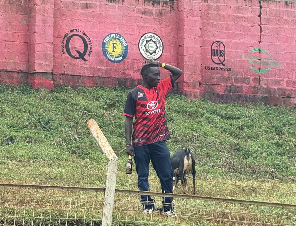 AmootiGuma's tweet image. Bunkz when he realizes he has to keep his top of the table t-shirt for #TBT 😂😂