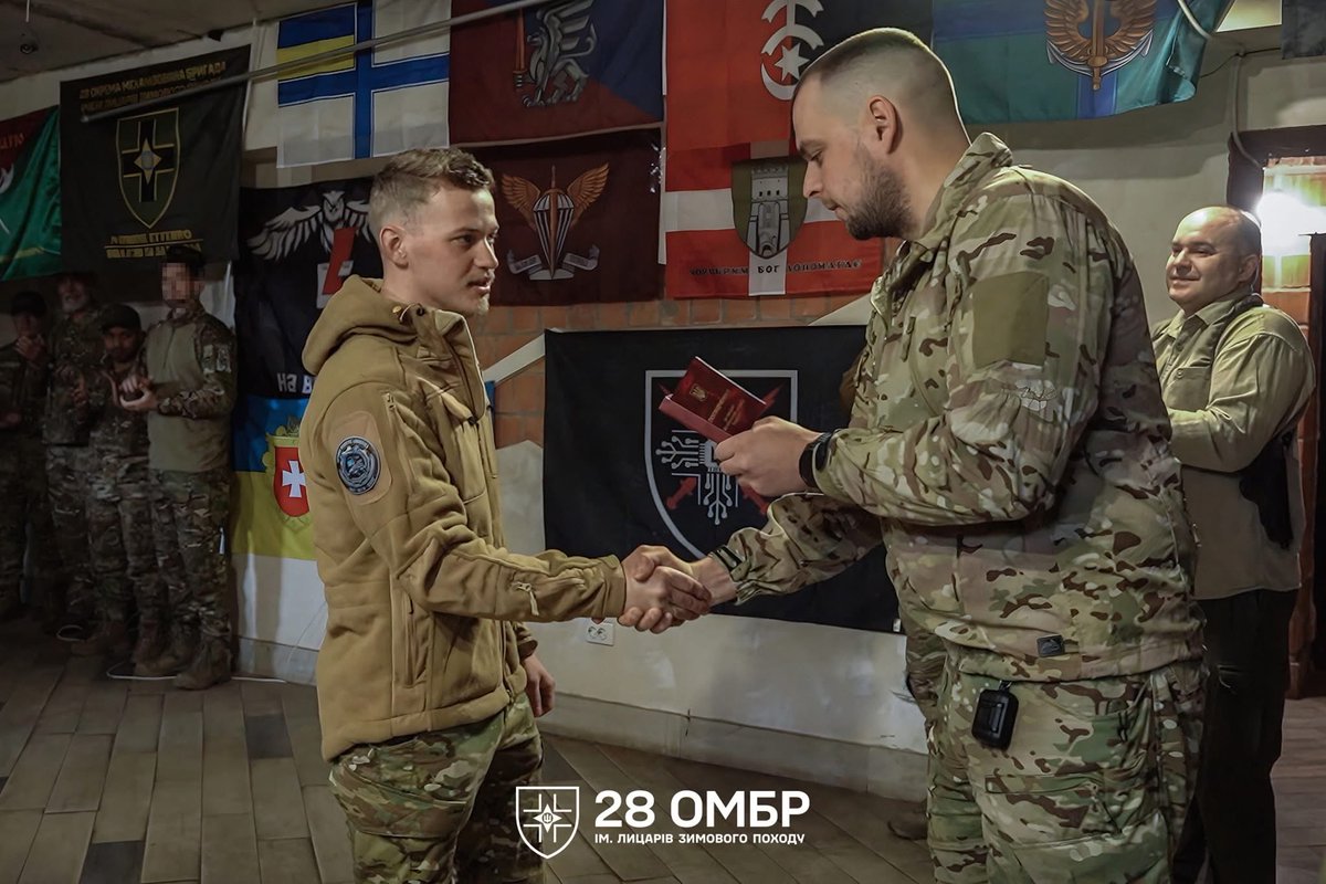 28ombr's tweet image. For the first time in the history of the 28th Mechanized Brigade, we are awarding foreign fighters 🫡

Not long ago, they crossed continents to stand with us in this brutal fight. Today, they deliver outstanding results within the UAV Battalion “Spalakh”!

#Ukraine #JoinUs