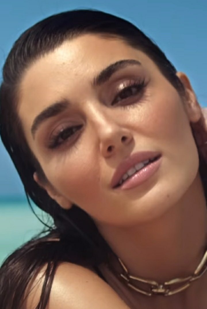 gomel966's tweet image. I vote #HandeErçel for the Most Beautiful Woman ALIVE 2026
#MBWA2026HandeErçel
@thenetizensreport
#NETIZENSCHOICE