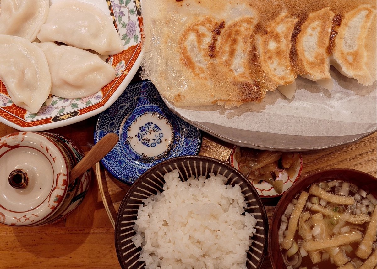 酢と胡椒で食べるステーキ餃子が
五臓六腑に染み渡る🥟