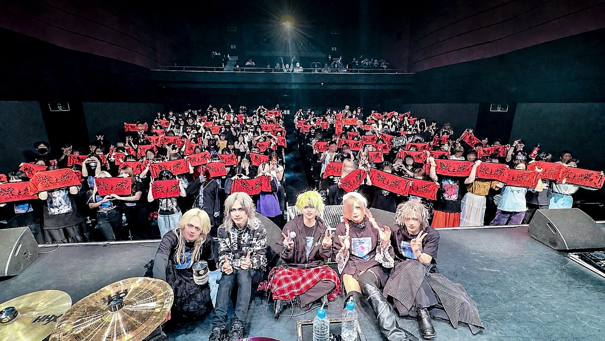 蛾と蝶 official tweet media